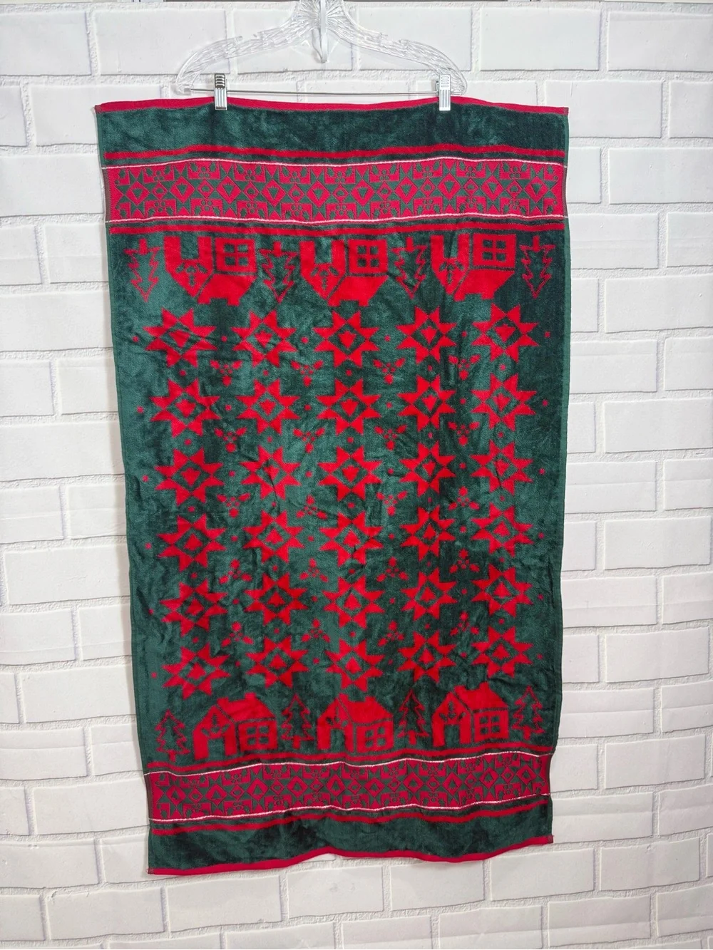 Christmas Holiday Towel Green Red Cottage Stars Holly Soft 23x28 Farmhouse Decor
